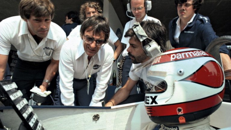 През 1981 г. Бърни Екълстоун успява да сключи първия договор от „Конкорд”, на името на едноименния площад в Париж. Това споразумение поделя властта във Формула 1 по следния начин: спортната част от състезанието остава за ФИА, докато телевизионните права и цялата икономическа власт отиват в ръцете на Екълстоун и неговата асоциация. И понеже начело на всичко това е хитрият Бърни, на него му се полагат 8% от приходите. 