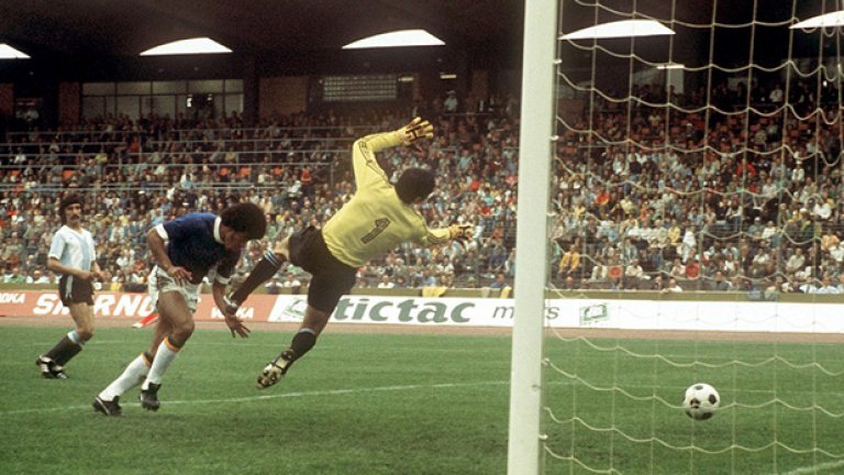 Няма по-сладка победа от тази над Аржентина. Големият Жаирзиньо забива във вратата на големия враг през 1974 г., но на първенството в Германия бразилците остават четвърти.
