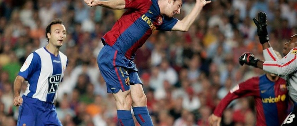 Божията ръка II на Лионел Меси, Примера, сезон 2007/08, Барселона – Еспаньол 2:2
Меси често е сравняван с Марадона и не без причина
