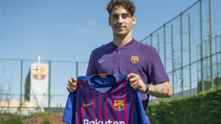 Рейс се счита за един от най-талантливите холандски играчи. Вече има 50 срещи за първия отбор на Грьонинген и два отбелязани гола.