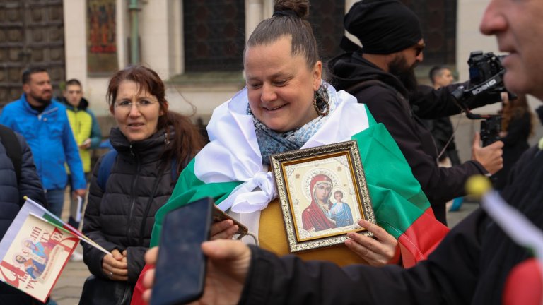 "Искаме да пречупим 80 години атеизъм в българското образование", заяви един от участниците