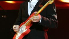 Ханк Марвин е човекът, който стартира Stratocaster-модата във Великобритания