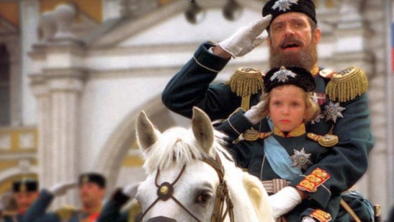 Във филма "Сибирският бръснар" Никита Михалков се появи като руски император - на бял кон...