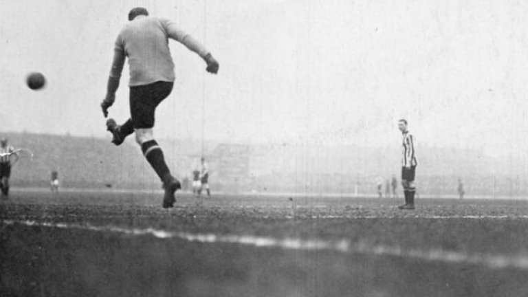 13. Шефийлд Уензди
Рекордната публика на Уензди е 72 841 през 1934 г. срещу Манчестър Сити за ФА къп.
