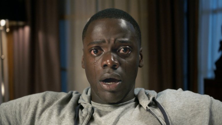 Бягай!/ Get Out 
"Бягай!" е един от големите хитове на независимото кино за тази година. Режисьор и сценарист на филма е Джордан Пийл, който загърбва скечовете, за да създаде този хорър. В главните роли са Даниел Калуя и Алисън Уилямс, които с напредването на сюжета разкриват ужасяваща расова конспирация. Освен брилянтната актьорска игра, другият най-голям плюс е, че филмът определено успява да държи зрителя в напрежение чак до финалните надписи.