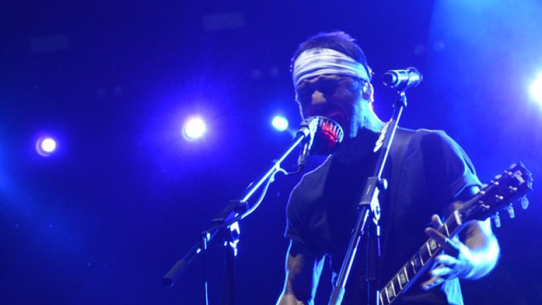 Thank you for being so special to us. Obichame Vi! See you soon!", написа Съли Ерна във Фейсбук