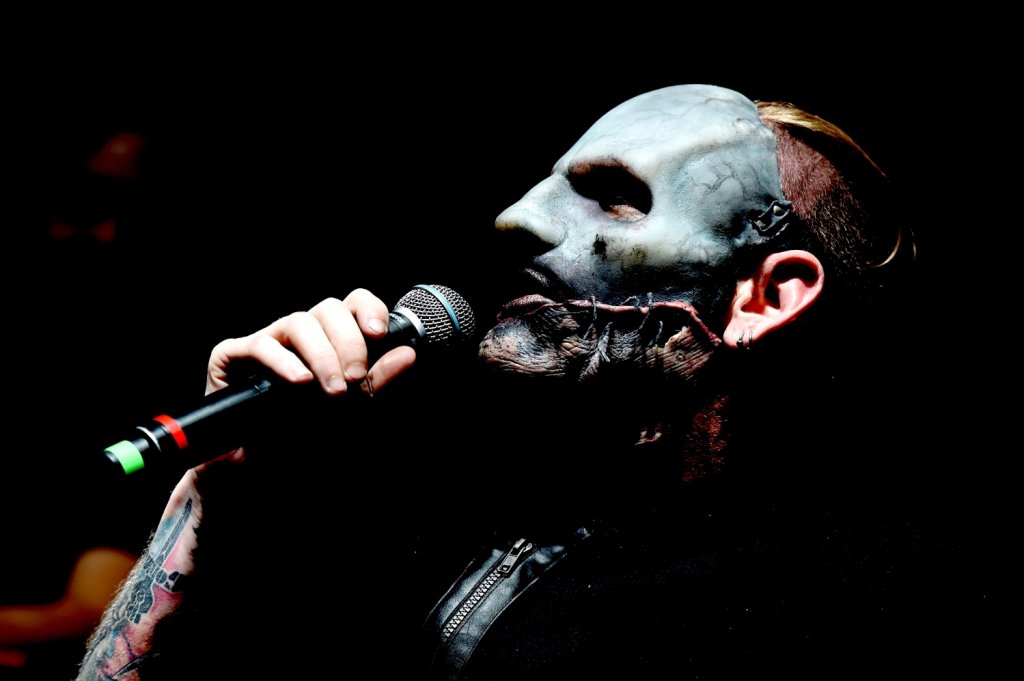 Slipknot - Before I Forget
Преди да сте забравили да си сложите маска, когато излизате навън, Slipknot ще ви напомнят. Естествено, че започваме с вероятно най-популярната маскирана банда в света. Кори Тейлър и компания редовно освежават външния си вид с нови и често по-отблъскващи маски, които олицетворяват избраните от тях образи.