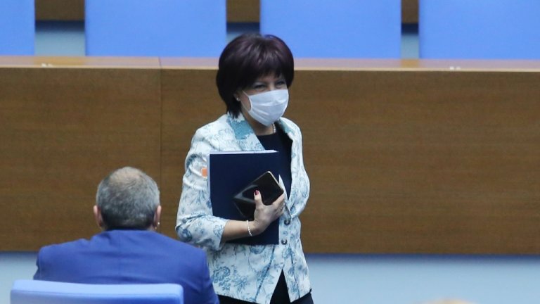 Тя остава председател на 44-тото Народно събрание, след като депутатите отхвърлиха предложението на ДПС и БСП