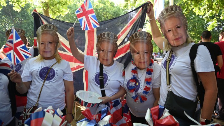 Лондон вече е във вихъра на празненствата.