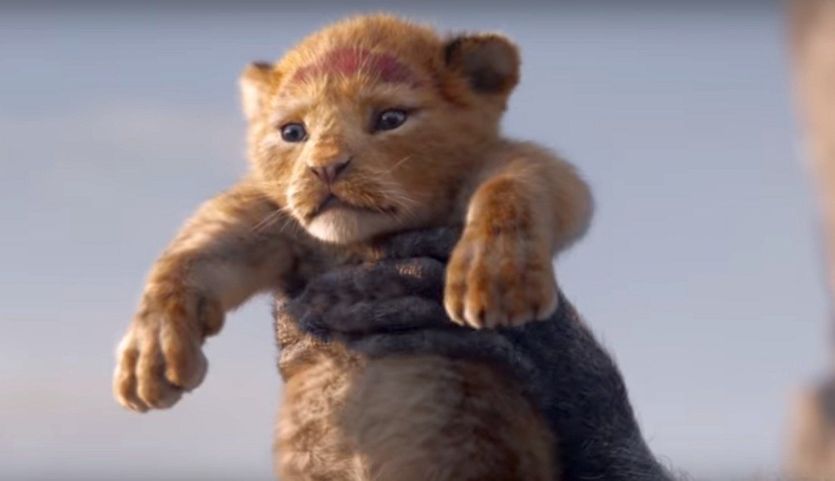 The Lion King / "Цар Лъв" (19 юли)
Поредният филм "лъвче касичка" за "Дисни", които продължават с тактиката да заснемат "игрални" версии на старите си анимации. В "Цар Лъв" няма особено много игрални елементи, но пък за сметка на това анимацията е доста реалистична. Иначе филмчето вече сме го гледали и си го обичаме (на което разчитат и от "Дисни"). 