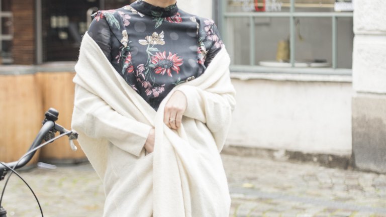 Фотограф: Мирослава Дерменджиева® 
Гардероб:  магазин Collective , мол Paradise Center София и Mall Plovdiv  
Грим: Ангел Петришки 
Коса: Пепи Филчева