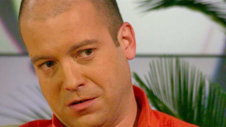 Продължаваме да живеем с илюзията за промяна, но реална промяна няма. Сменихме Тодор Живков с бодигарда му. Преди на власт бяха комунистите, сега са бившите комунисти...