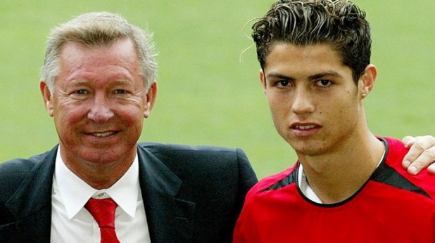 Кристиано Роналдо
18-годишният Кристиано развинтва отбраната на Манчестър Юнайтед в предсезонна контрола през 2003 г. Сър Алекс е толкова впечатлен от младока, че плаща 12.24 млн. паунда за него, а малко по-късно го удостоява с честт да носи фланелката с култовия за Юнайтед №7.