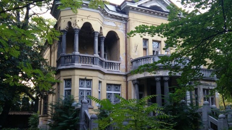 Валентин Златев обяви, че по Къщата с ягодите са правени неадекватни строителни намеси през 90-те години, които са довели до влошаване на състоянието й