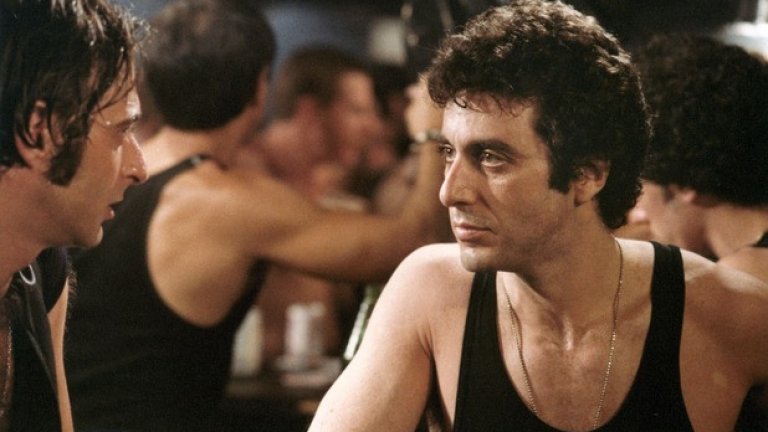 Cruising (1980)
Един филм, останал по-скоро неразбран, яростно обвиняван в хомофобия. Това е трилър, в който Ал Пачино играе полицай, влязъл под прикритие в нюйоркските гей среди, за да преследва сериен убиец. Сцените на убийства са преплетени с моменти на автентичен хомосексуален секс.