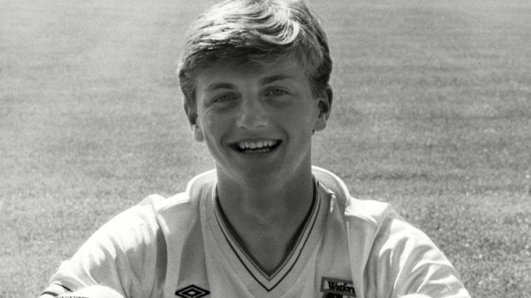 Добре дошъл в отбора, хлапе! През 1984 г. този русоляв малчуган на име Тим Шърууд пробива към първия тим на Уотфорд, който е много силен и играе дори в Европа (където би Левски с продължения).