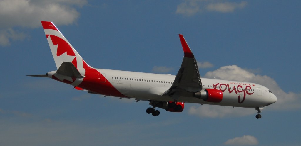 Air_Canada_Rouge_Boeing_767-333-ER_-_C-FMWY-635_-_ROU1901_from_ATH_(14084102668)