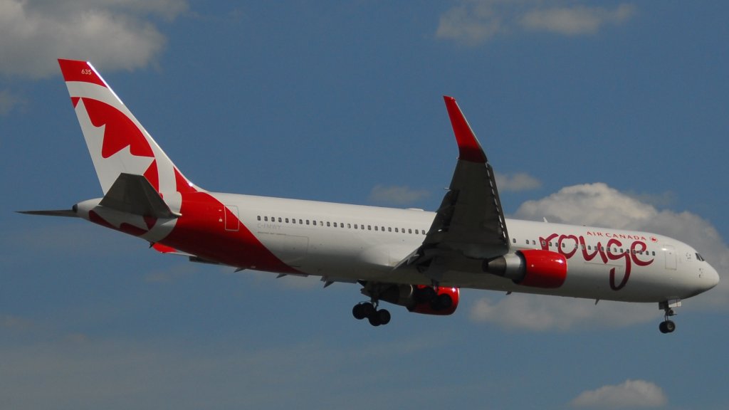 Air_Canada_Rouge_Boeing_767-333-ER_-_C-FMWY-635_-_ROU1901_from_ATH_(14084102668)
