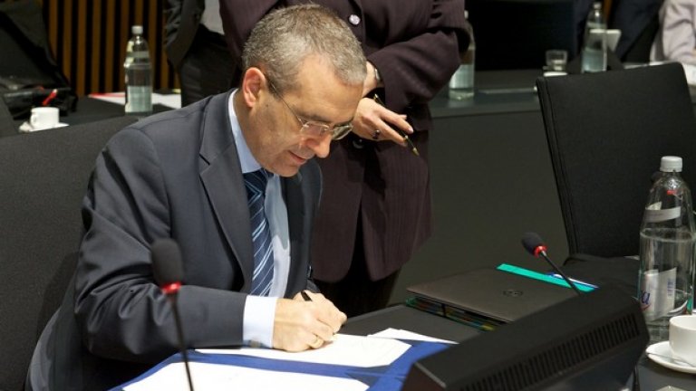Димитър Цанчев, посланик на България в ЕС, подписа ключовото споразумение за разширяване на автоматичния обмен на финансова и банкова информация 
