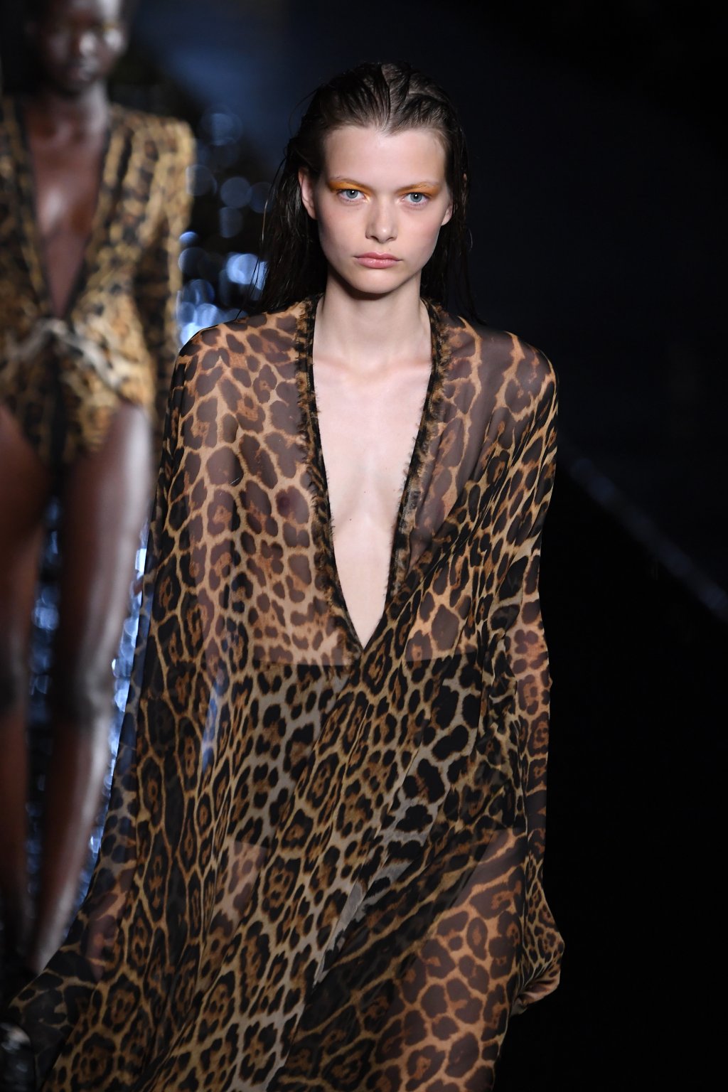 Модел на YSL за сезон пролет-лято 2019 година