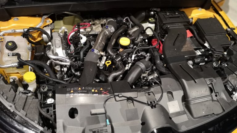 Фотогалерия: Renault MEGANE R.S. - това вече е спортна кола!