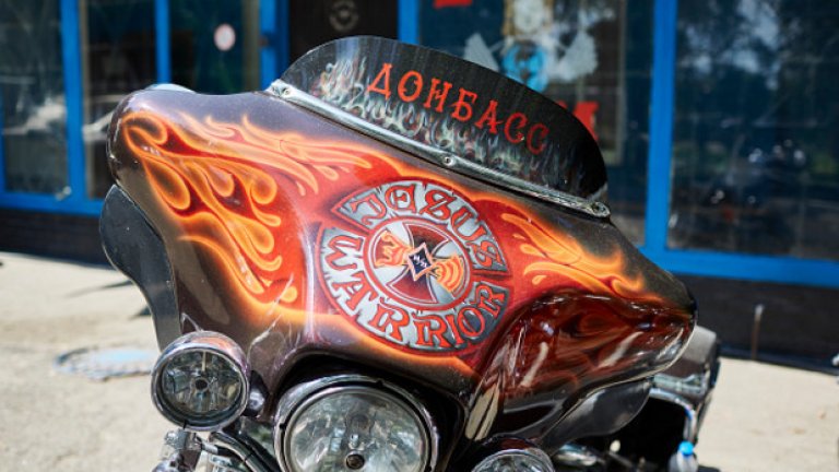 Вълците втвърдяват още повече националистическия си курс след анексирането на Крим през март 2014 г.