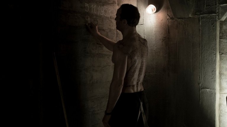 И макар много от мистериите да намират своя отговор, първият сезон на DARK не разкрива всичко. И нормално - сериалът вече е одобрен за втори сезон.