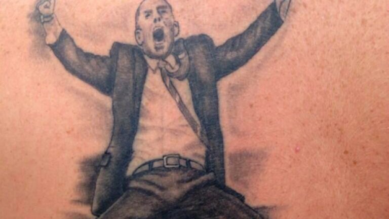 Феновете си татуираха паметната победа над Нюкасъл, изобразена в неговия ликуващ спринт по терена.
