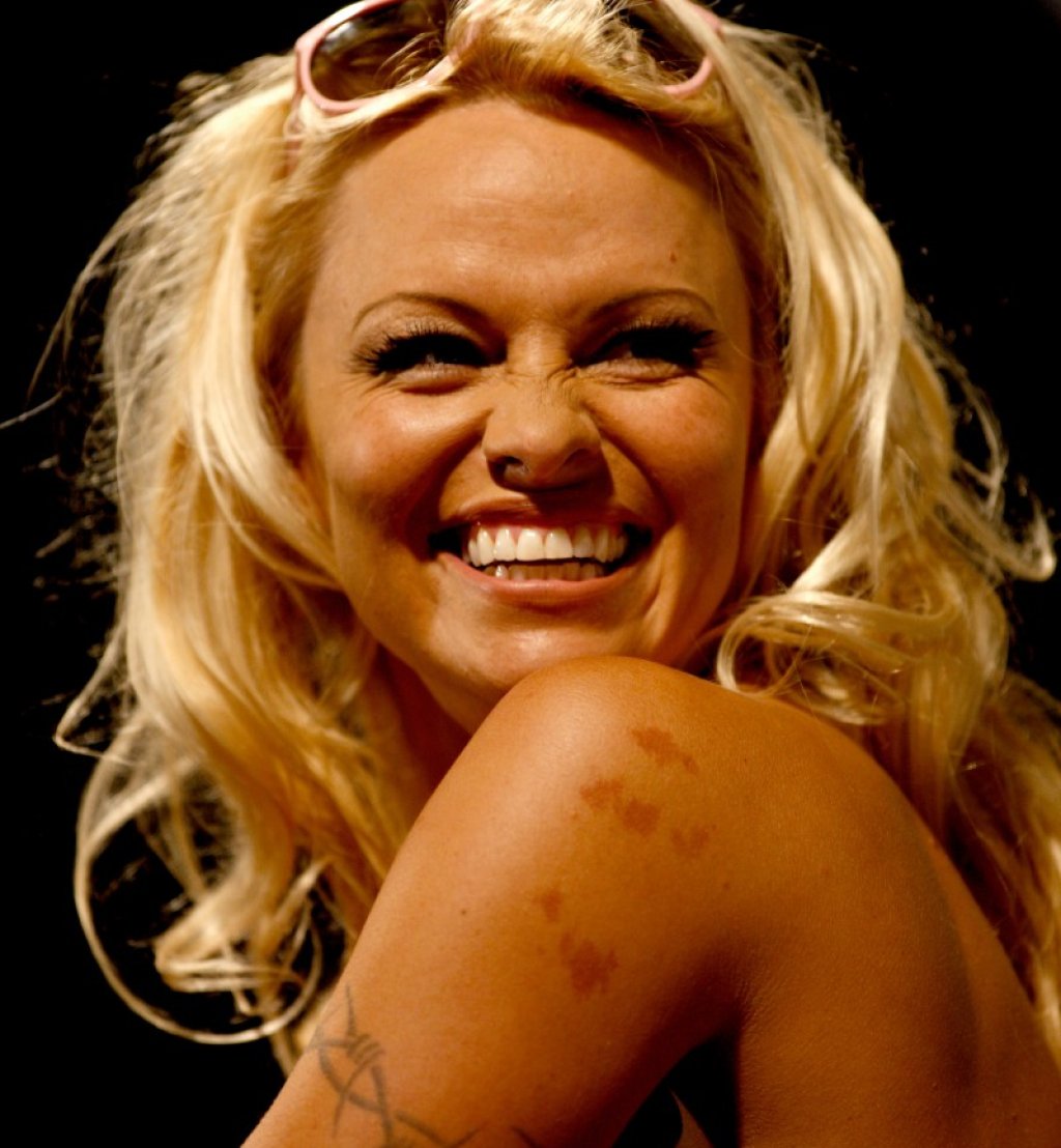 Дали това се дължи на красотата й, на скандалния й имидж, на порно видеата или на актьорския талант...всеки може да интерпретира сам за себе си