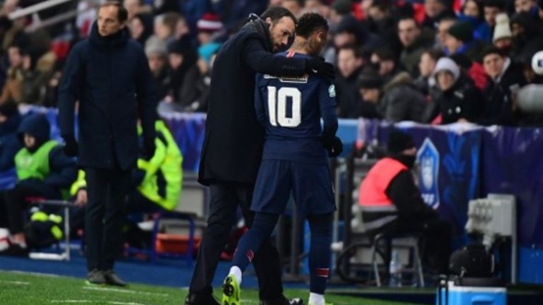 Неймар напусна терена разплакан след като се контузи срещу Страсбург.