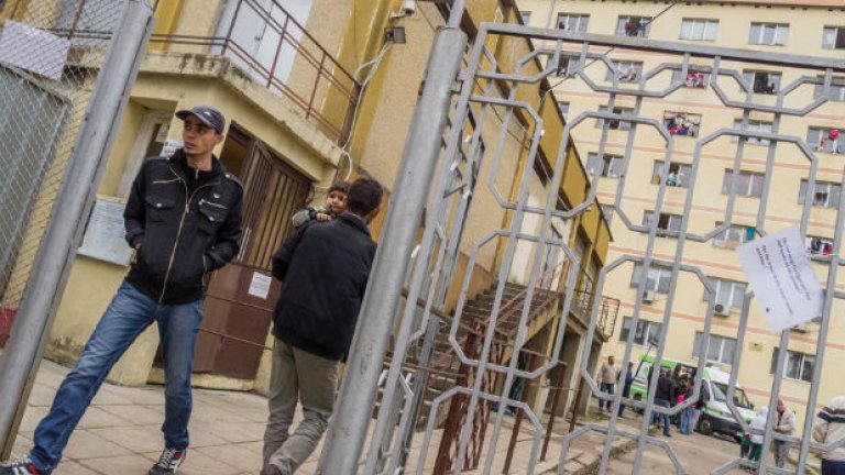 Ще бъде изградена временна ограда в най-тежкия участък по границата край Елхово, където релефът не позволява наблюдение, потвърди вътрешният министър Цветлин Йовчев