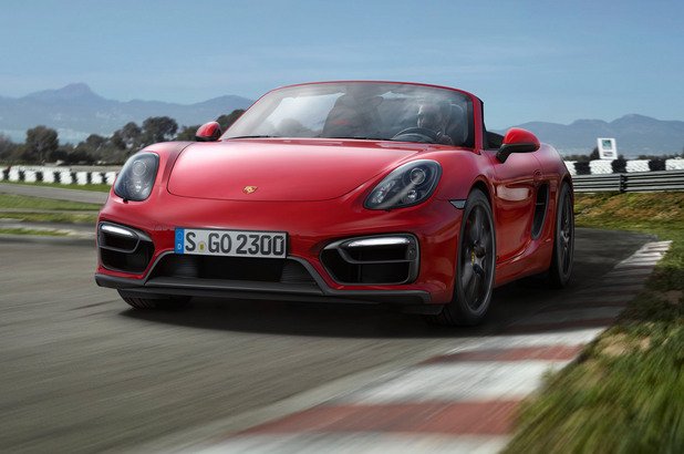 Porsche Boxster S (2013-2015) Ускорението на модела е 60 мили в час за 4,2 секунди. Плюс на този кабриолет е голямото място, отделено за багаж: в него има място за куфари за 2-седмично пътуване