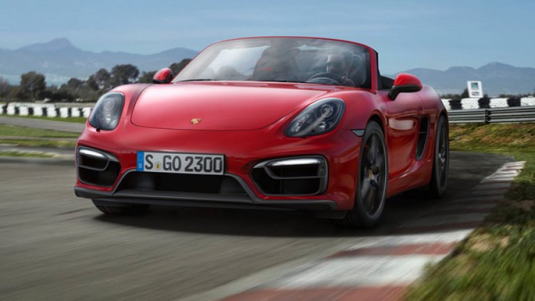 Porsche Boxster S (2013-2015) Ускорението на модела е 60 мили в час за 4,2 секунди. Плюс на този кабриолет е голямото място, отделено за багаж: в него има място за куфари за 2-седмично пътуване