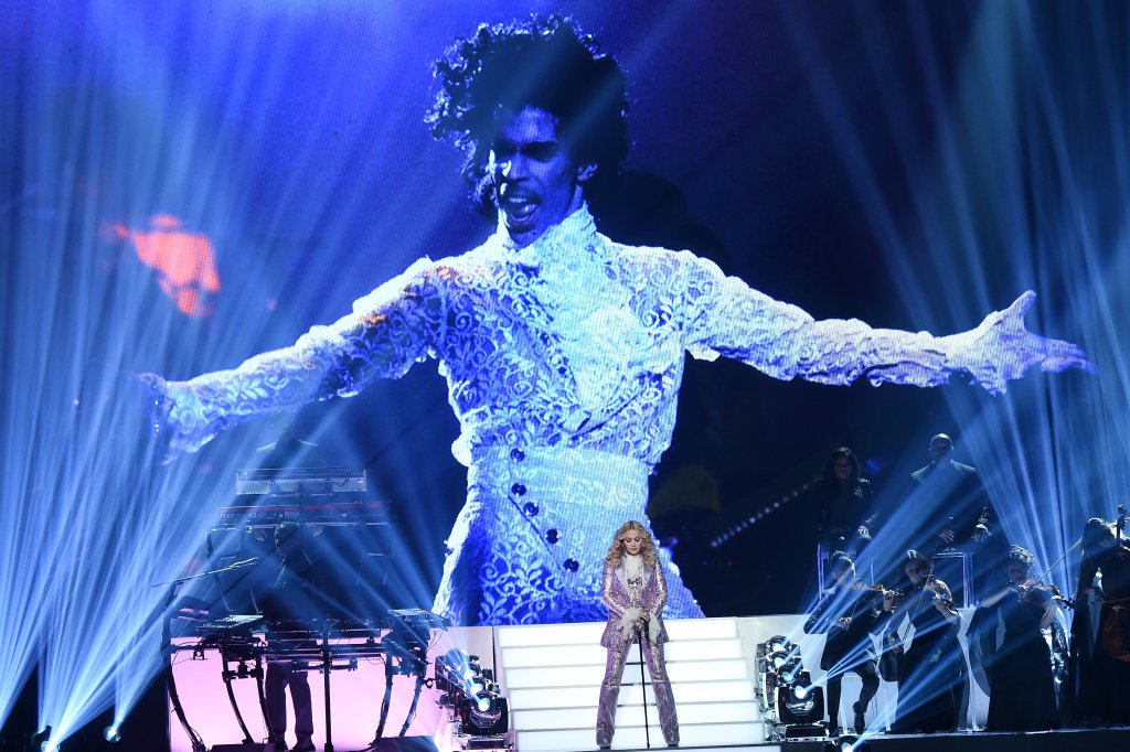 2016 Billboard Music Awards - Show