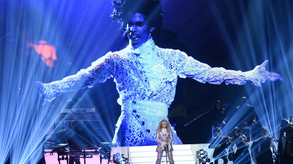 2016 Billboard Music Awards - Show