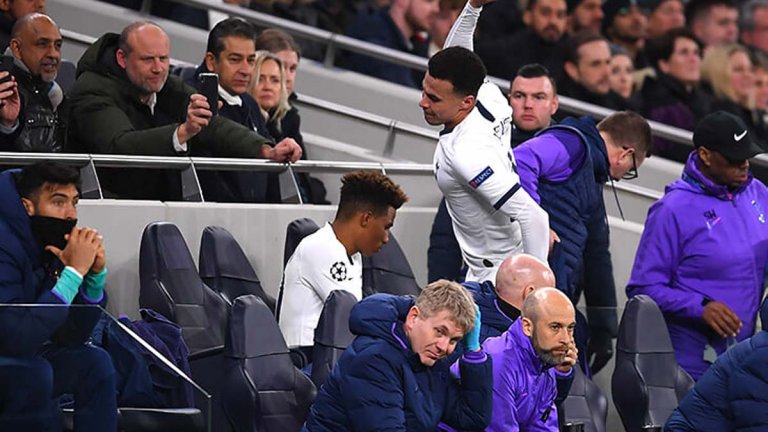 Родителите му са английска алкохоличка и нигерийски милионер, а животът на Деле Али е драма. От тежките!