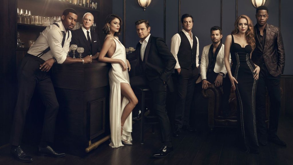 \"Dynasty\" 
Този сериал трябваше да бъде страшен хит, но рейтингите падат с всеки епизод и нещата не изглеждат никак добре. 