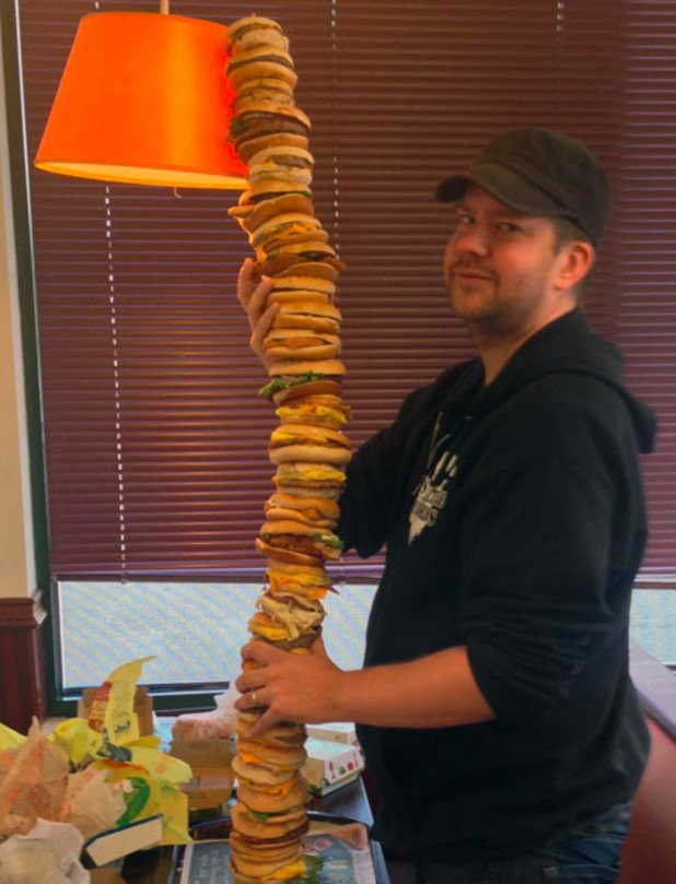 Американец си поръча всички сандвичи на McDonald's, за да създаде McEverything