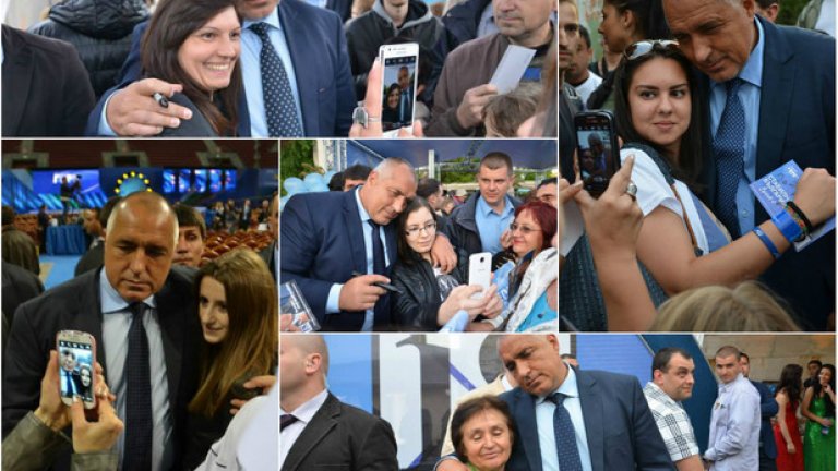 ... продуктовото позициониране на мобилните телефони на Samsung се набиваше на очи в импровизираната селфи-кампания преди изборите през октомври 2014 г.