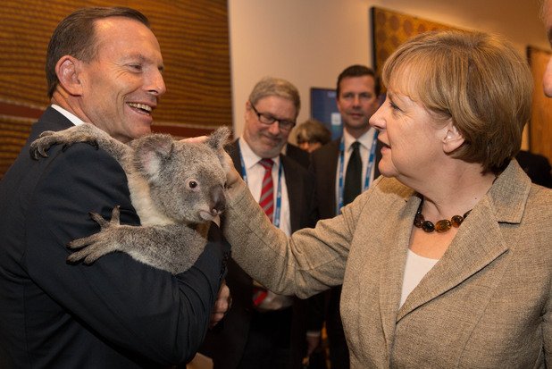 Премиерът на Австралия Тони Абът и германският канцлер Ангела Меркел