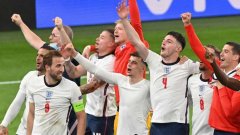 Англия - Италия и още футбол по телевизията в неделя