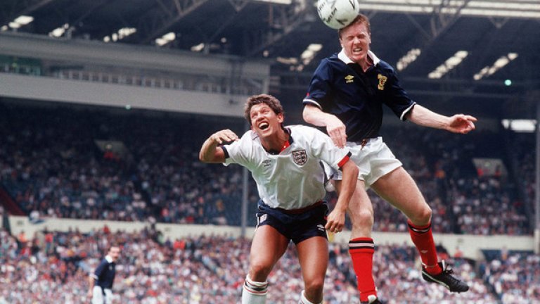 1988 г.: Двама велики - шотландецът Стив Никъл и англичанинът Гари Линекер, в свирепа битка от мача за "Роус къп" на "Уембли".