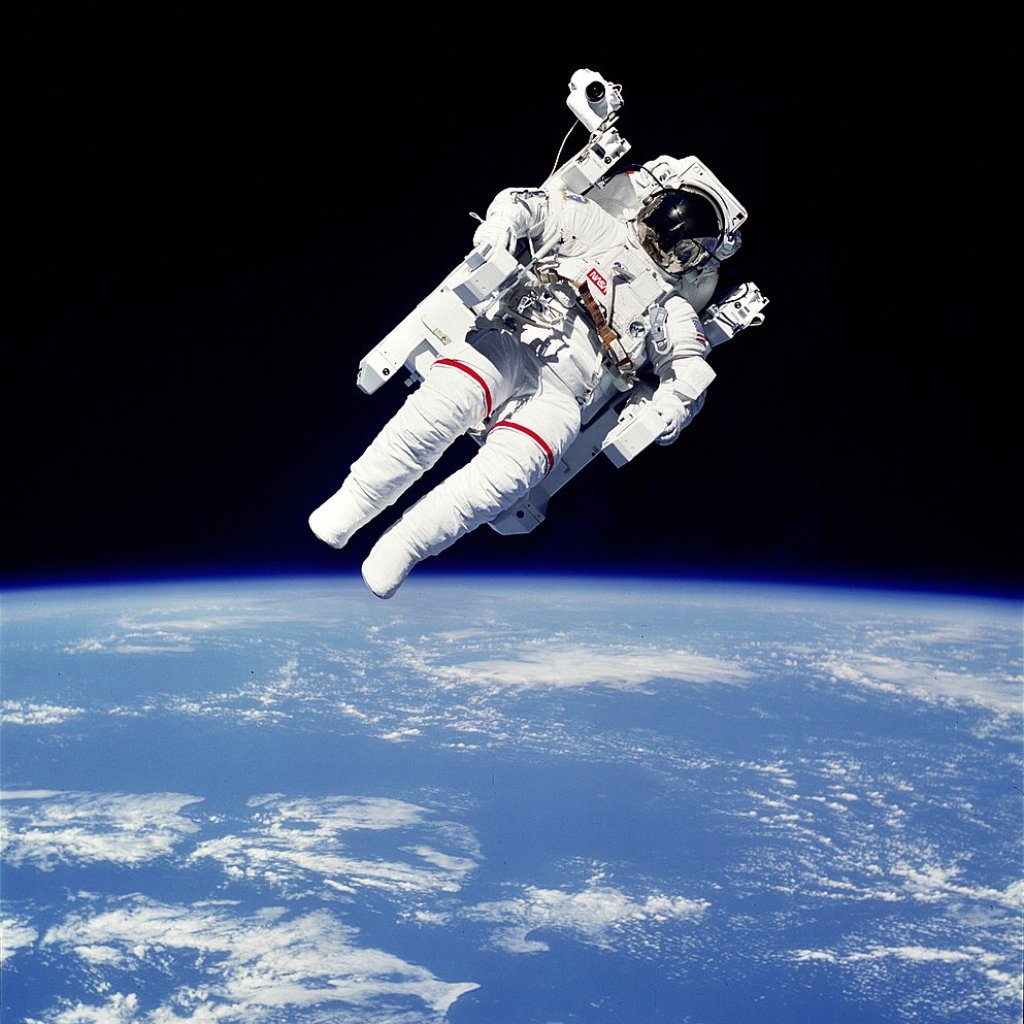 STS41B-35-1613_-_Bruce_McCandless_II_during_EVA_(Retouched)