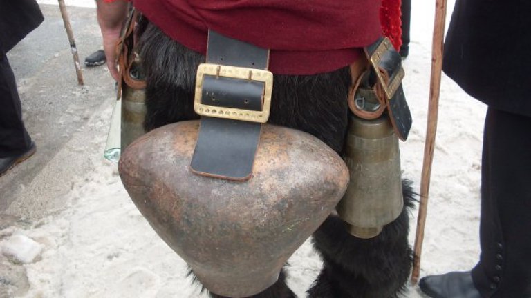 Маски, вино и кебапчета