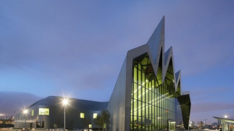 Музеят на транспорта "Ривърсайд" в Глазгоу, Шотландия, е завършен през 2011-та година
