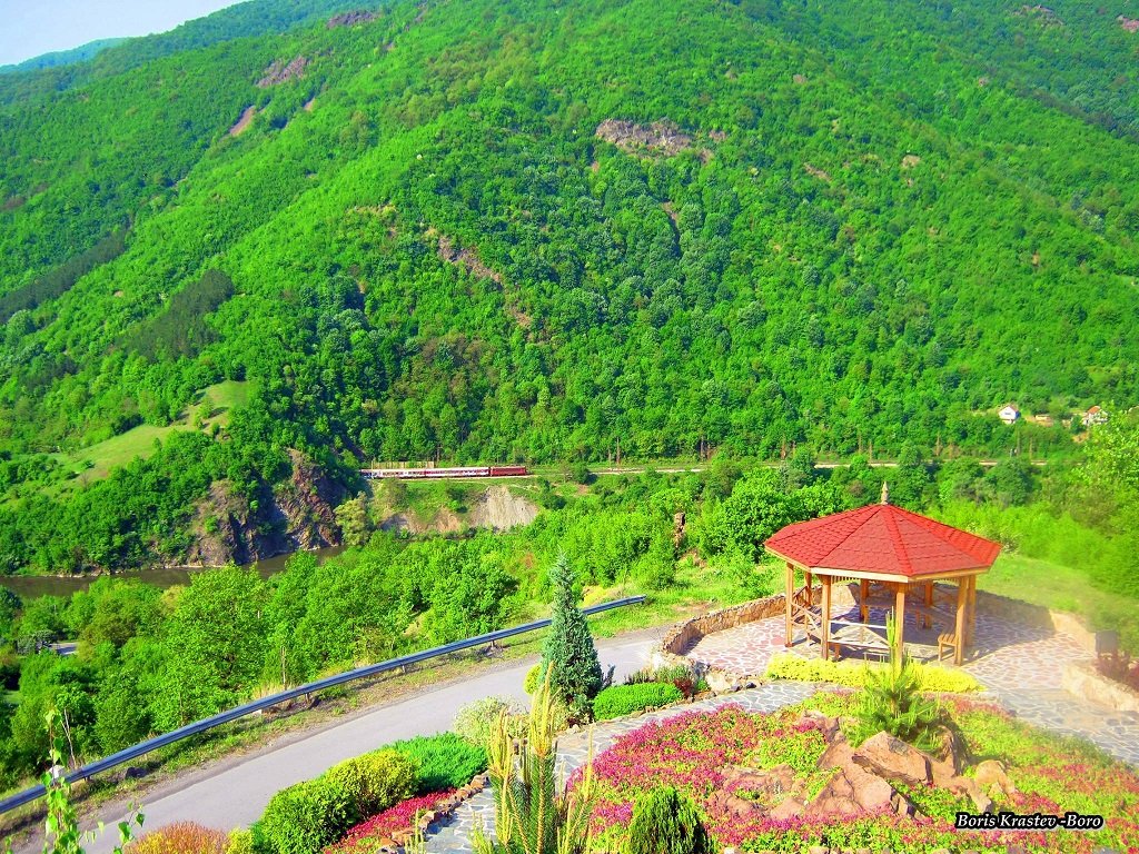 Мястото бързо се превръща в атрактвина туристическа отбивка.