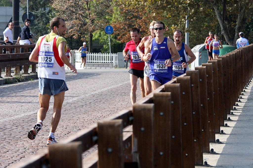 1280px-Retro_Running_(4008506566)