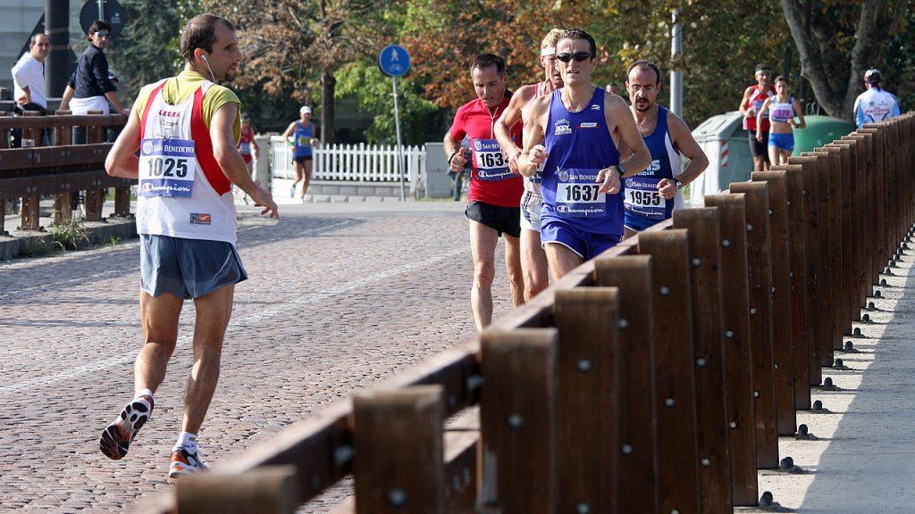 1280px-Retro_Running_(4008506566)