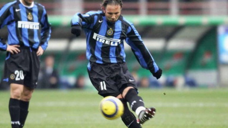 Синиша Михайлович Феновете на италианския футбол още си спомнят за поразяващия ляв крак на сърбина. Въпреки че беше защитник, Михайлович честно наказваше противниковите вратари.