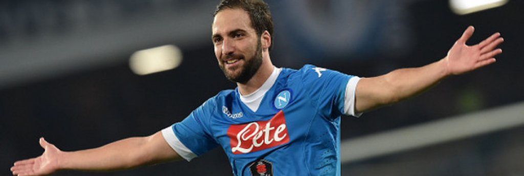 10. Гонсало Игуаин (50 гола в 96 мача)
Сега е в Ювентус, но достигна до 50 гола в Италия с екипа на Наполи. Записа постижението през 2015-а, когато се беше превърнал в един от най-смъртоносните нападатели в цяла Европа. През сезон 2015/16 той отбеляза 36 попадения и стана голмайстор на Серия А.